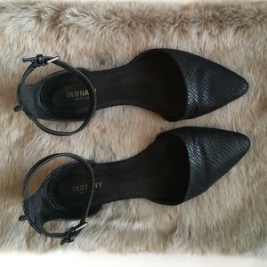 Old Navy Shoes - Old Navy ankle strap flats, size 7 Old Navy Shoes - Old Navy ankle strap flats, size 7