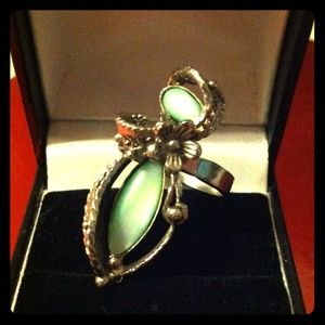 *~* HP 3/6/16 *~* Vintage Truly 1 of a Kind Ring *~* HP 3/6/16 *~* Vintage Truly 1 of a Kind Ring