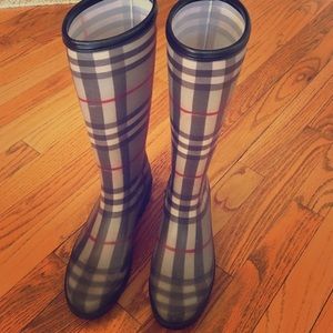 Authentic Burberry rain Wellies! Authentic Burberry rain Wellies!