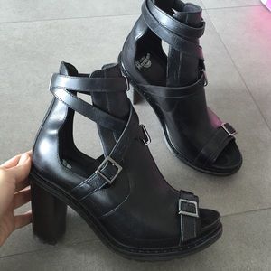 Dr. Martens Shoes - Edgy Dr. Martens black shoes Dr. Martens Shoes - Edgy Dr. Martens black shoes