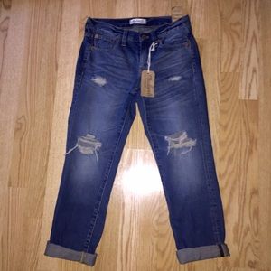 Madewell Distressed Boyjean Size 24 Madewell Distressed Boyjean Size 24