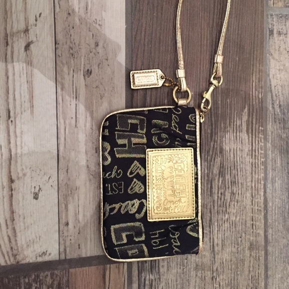 coach wristlets 40