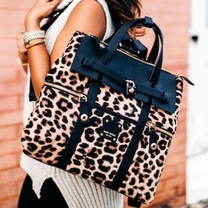 henri bendel Handbags - Never worn HENRI BENDEL convertible backpack henri bendel Handbags - Never worn HENRI BENDEL convertible backpack