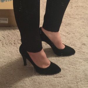 Black suede Jessica Simpson pumps Black suede Jessica Simpson pumps