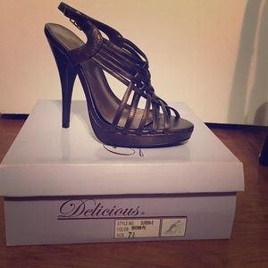 Brown Open Toe heel, Brand New, Never Been Worn. Brown Open Toe heel, Brand New, Never Been Worn.