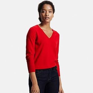 UNIQLO Sweaters - Uniqlo Wool V-neck Sweater UNIQLO Sweaters - Uniqlo Wool V-neck Sweater