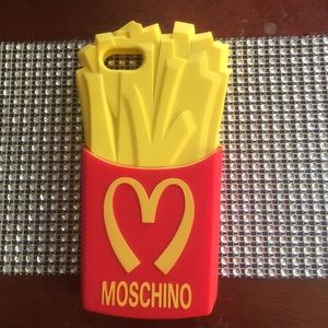 MOSCHINO IPHONE 5 CASE ! MOSCHINO IPHONE 5 CASE !