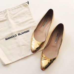Manolo Blahnik Shoes - Gold Manolo Blahnik Flats Manolo Blahnik Shoes - Gold Manolo Blahnik Flats