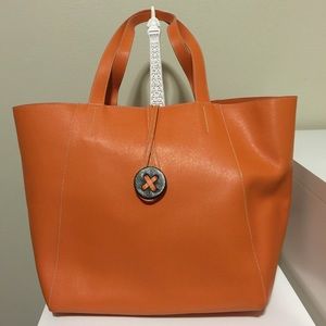 Alberta Di Canio Handbags - Alberta Di Canio Saffiano Massima Leather Tote Alberta Di Canio Handbags - Alberta Di Canio Saffiano Massima Leather Tote