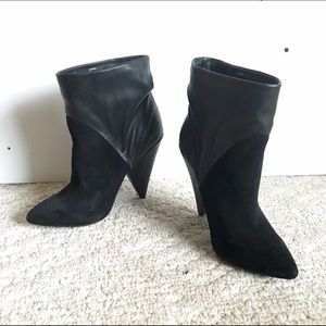 Steve Madden Shoes - Like NEW Steve Madden booties sz 8 Steve Madden Shoes - Like NEW Steve Madden booties sz 8