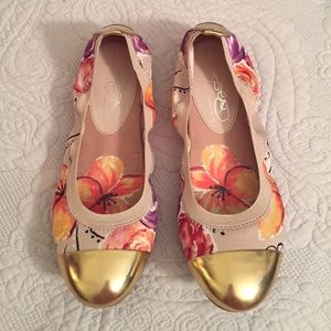 Naturalizer Shoes - Gold Cap Toe Floral Flats Naturalizer Shoes - Gold Cap Toe Floral Flats