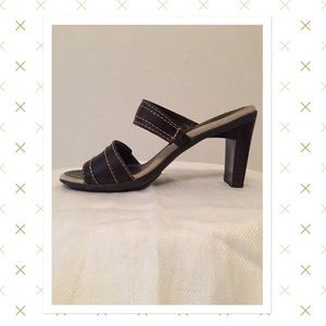 ANTONIO MELANI Shoes - Antonio Melani quality leather slip on heels. ANTONIO MELANI Shoes - Antonio Melani quality leather slip on heels.