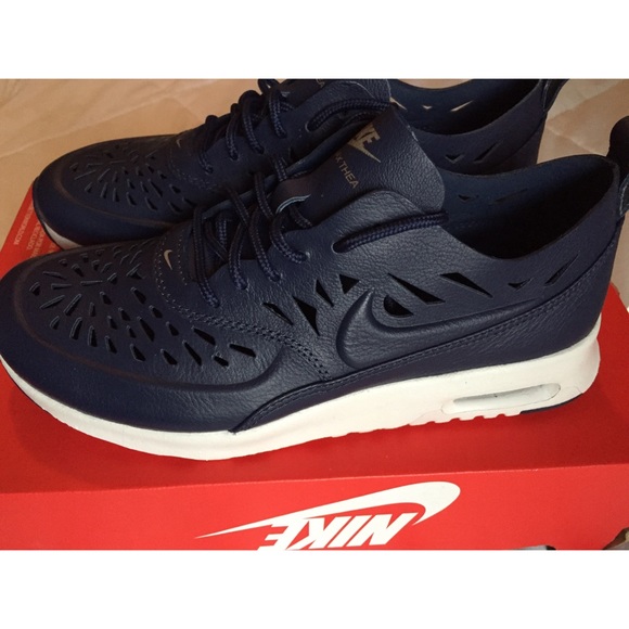 50 off nike air max 50 off nike air max 1. Step forward in a fresh silhouette that pays homage to two Nike Air Max classics with a pair of Air Max shoes. Get up to 50% off women's sports, bras, apparel, and shoes with this Nike clearance sale Hurry, while supplies.
