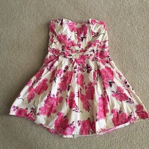 Dorothy Perkins Floral Strapless Dress - Size 16 Dorothy Perkins Floral Strapless Dress - Size 16