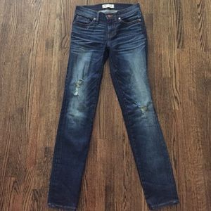 Madewell Skinny Skinny Dark distressed jeans sz 24 Madewell Skinny Skinny Dark distressed jeans sz 24