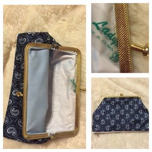 Vintage Handbags - Vintage Cosmetic Case w Kiss-Closure Vintage Handbags - Vintage Cosmetic Case w Kiss-Closure