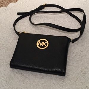 Michael Kors Handbags - NWT Michael Kors Fulton Cross body bag Michael Kors Handbags - NWT Michael Kors Fulton Cross body bag