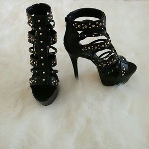 PRICE DROP Never been worn GORGEOUS HEELS PRICE DROP Never been worn GORGEOUS HEELS