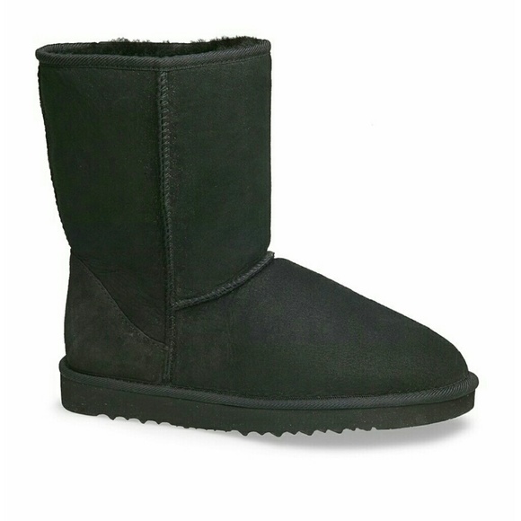 classic short uggs size 9 classic short uggs size 9