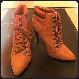 7.5 Tan Worker Boot Heels. Never Been Worn! 7.5 Tan Worker Boot Heels. Never Been Worn!