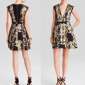 οHPο NWT Alice + Olivia pacey gold dress οHPο NWT Alice + Olivia pacey gold dress