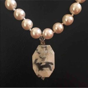 Pearl necklace with stone detail Pearl necklace with stone detail