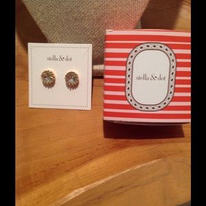 Stella & Dot Jewelry - SOLD Stella and Dot Nancy Stud Earrings in Clear Stella & Dot Jewelry - SOLD Stella and Dot Nancy Stud Earrings in Clear