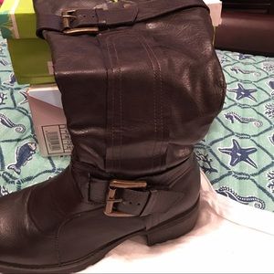 Brown knee high boots with small heel Brown knee high boots with small heel
