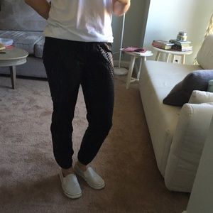 Fabletics Pants - Fabletics Black Pattern Sweats Fabletics Pants - Fabletics Black Pattern Sweats