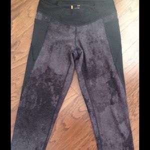Lucy Pants - Lucy Endurance Run Capri in Cloud Print Lucy Pants - Lucy Endurance Run Capri in Cloud Print