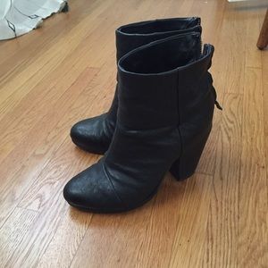 Rag and bone Newbury boots in black. Size 7 Rag and bone Newbury boots in black. Size 7
