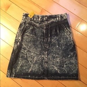 Vintage acid wash high waisted skirt Vintage acid wash high waisted skirt