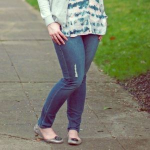CAbi Denim - ⬇️ Cabi Destructured Curvy Skinny CAbi Denim - ⬇️ Cabi Destructured Curvy Skinny