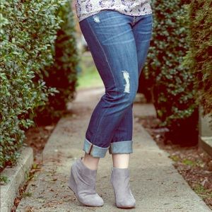 CAbi Denim - ⬇️ Cabi Distressed Slim Boyfriend Denim CAbi Denim - ⬇️ Cabi Distressed Slim Boyfriend Denim