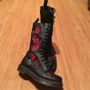 Dr. Martens Shoes - ✨Dr Martens - looking to trade for a size 7✨ Dr. Martens Shoes - ✨Dr Martens - looking to trade for a size 7✨