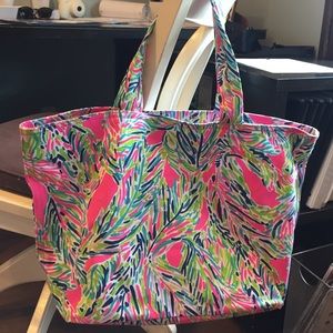 Lilly Pulitzer Handbags - Brand New Lilly Pulitzer tote bag Lilly Pulitzer Handbags - Brand New Lilly Pulitzer tote bag