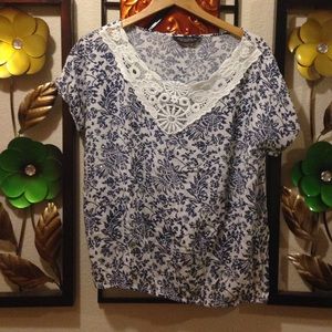 Dorothy Perkins blouse in white and blue. Dorothy Perkins blouse in white and blue.