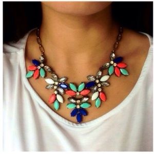 ❤️NEW IN❤️ Coral Mint Floral Statement Necklace ❤️NEW IN❤️ Coral Mint Floral Statement Necklace