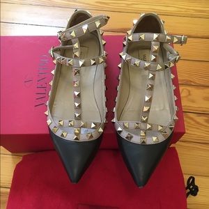 Authentic Valentino stud flat Authentic Valentino stud flat