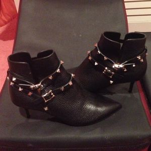 Valentino Shoes - EUC Valentino Authentic Rockstud Booties 39.5 9.5 Valentino Shoes - EUC Valentino Authentic Rockstud Booties 39.5 9.5