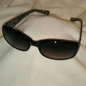 Black and great framed sunglasses Black and great framed sunglasses