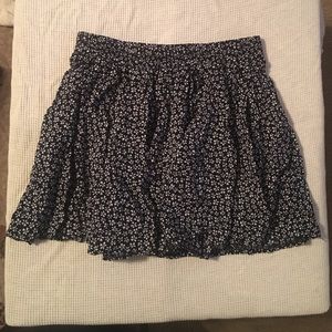 brandy melville daisy print skirt brandy melville daisy print skirt