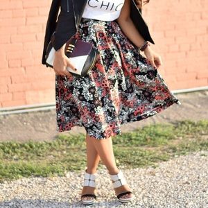 H&M Dresses & Skirts - Pink & White Floral Print Midi Skirt H&M Dresses & Skirts - Pink & White Floral Print Midi Skirt