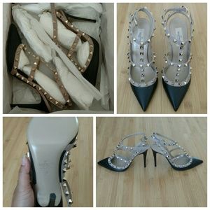Valentino Shoes - NIB Valentino Garavani Black Rockstud Heels Valentino Shoes - NIB Valentino Garavani Black Rockstud Heels