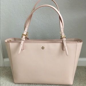Tory Burch large York buckle tote/ light oak Tory Burch large York buckle tote/ light oak