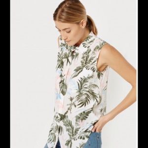 Equipment Tops - Equipment Slim Signature Silk Sleeveless Top Equipment Tops - Equipment Slim Signature Silk Sleeveless Top