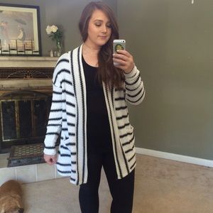 Better Be Sweaters - Bland and White Striped Long Open Knit Cardigan Better Be Sweaters - Bland and White Striped Long Open Knit Cardigan