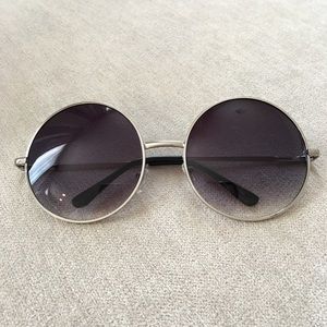 Accessories - Black Silver Round Sunglasses Accessories - Black Silver Round Sunglasses