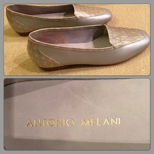 ANTONIO MELANI Shoes - Antonio Melani Leather Silver & Ivory Flats 7 1/2 ANTONIO MELANI Shoes - Antonio Melani Leather Silver & Ivory Flats 7 1/2