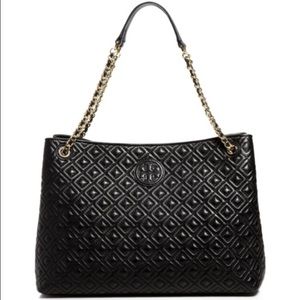 Tory Burch Handbags - Tory Burch Marion Chain Slouchy Tote Tory Burch Handbags - Tory Burch Marion Chain Slouchy Tote